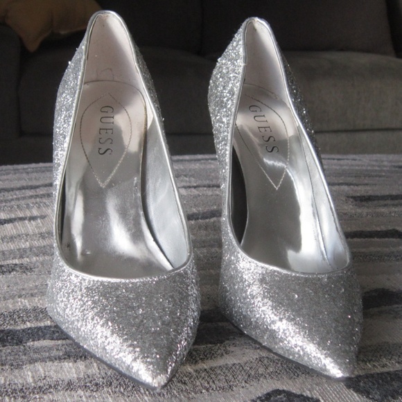 Guess Heels in silver metallic finish - Size: 6M - Picture 1 of 8